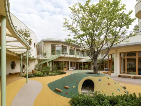 Courtyard kindergarten architecture prompt