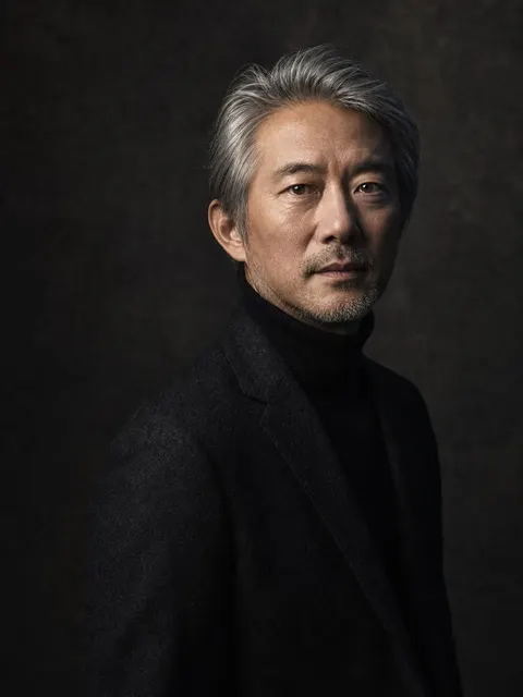 Rembrandt Light Silver Haired Man Portrait Prompt